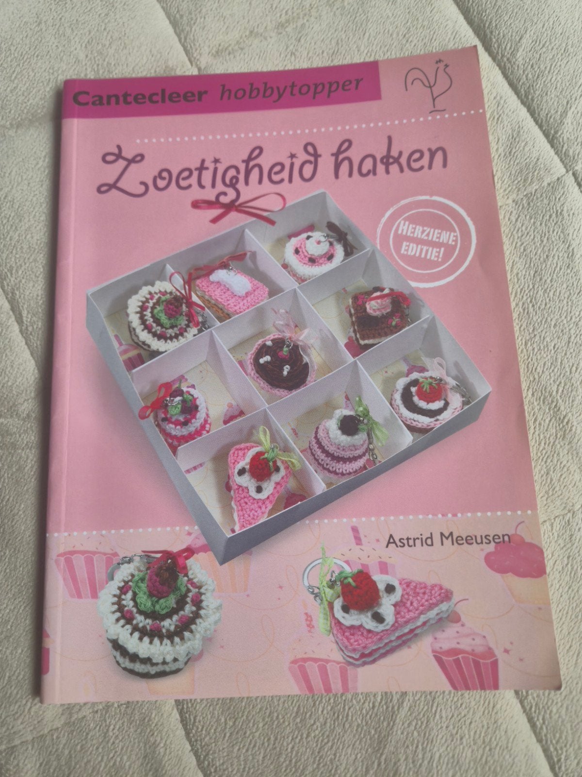Zoetigheid haken - Canteclaer hobbytopper, Ophalen of Verzenden, Gelezen, Breien en Haken, Astrid Meeusen