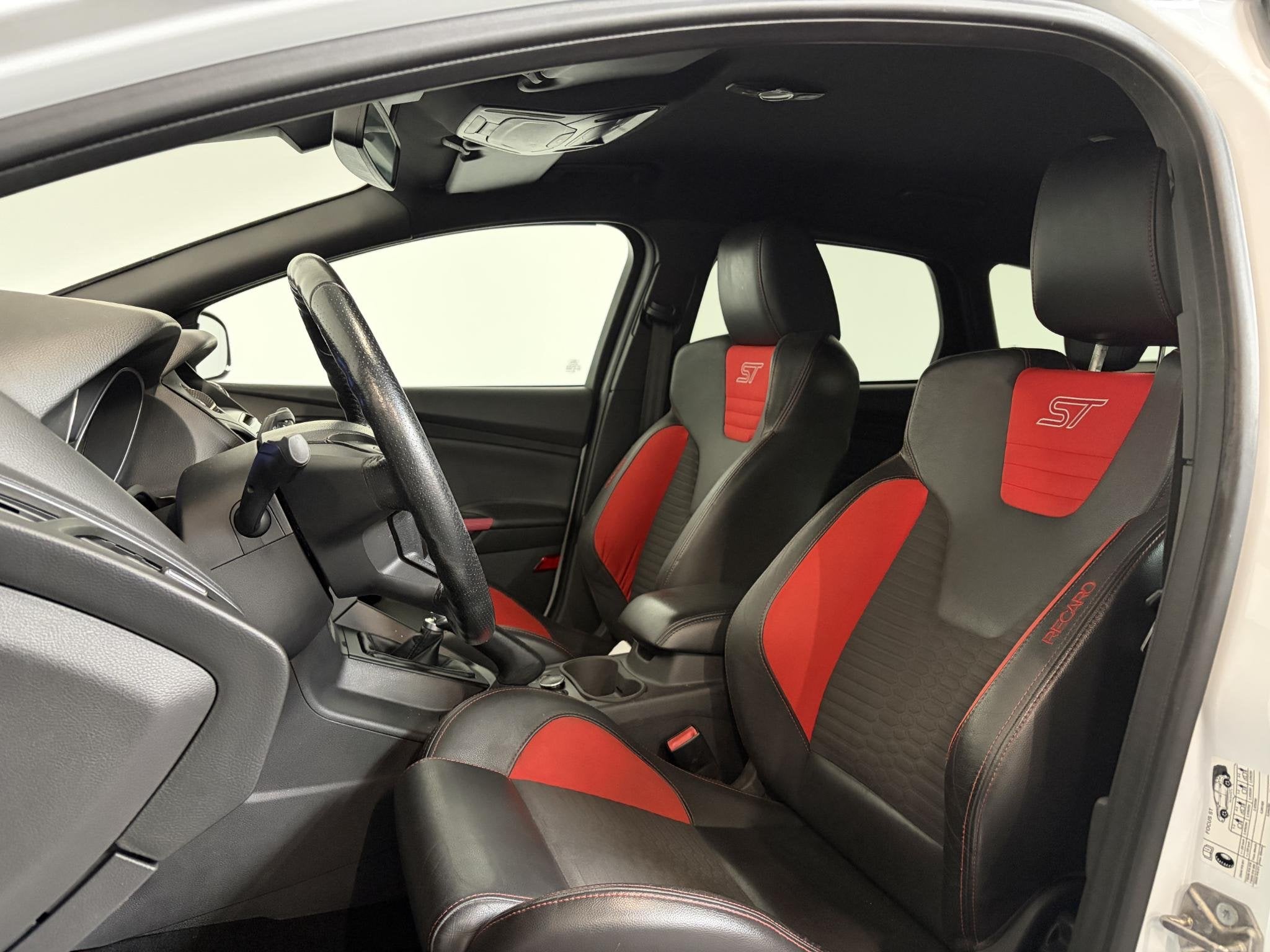 Ford Focus Wagon 2.0 EcoBoost ST-2 Navigatie Lederen bekledi, Auto's, Euro 5, Gebruikt, 4 cilinders, Leder en Stof