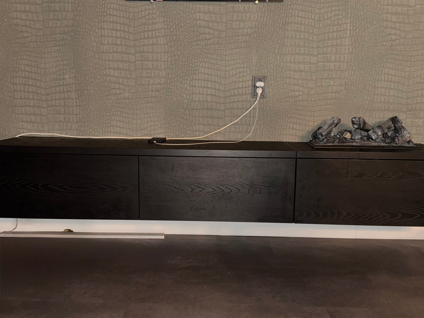 Zwevend tv kast zwart met waterdamp kachel, Huis en Inrichting, Ophalen, Zo goed als nieuw, 200 cm of meer, Minder dan 100 cm