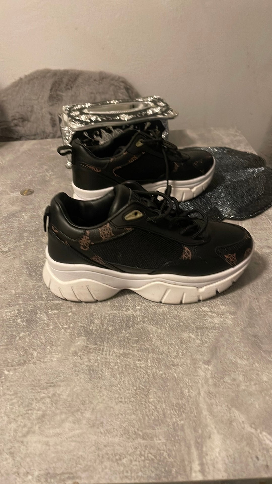 Guess sneakers  36, Zwart, Ophalen of Verzenden, Sneakers of Gympen, Zo goed als nieuw