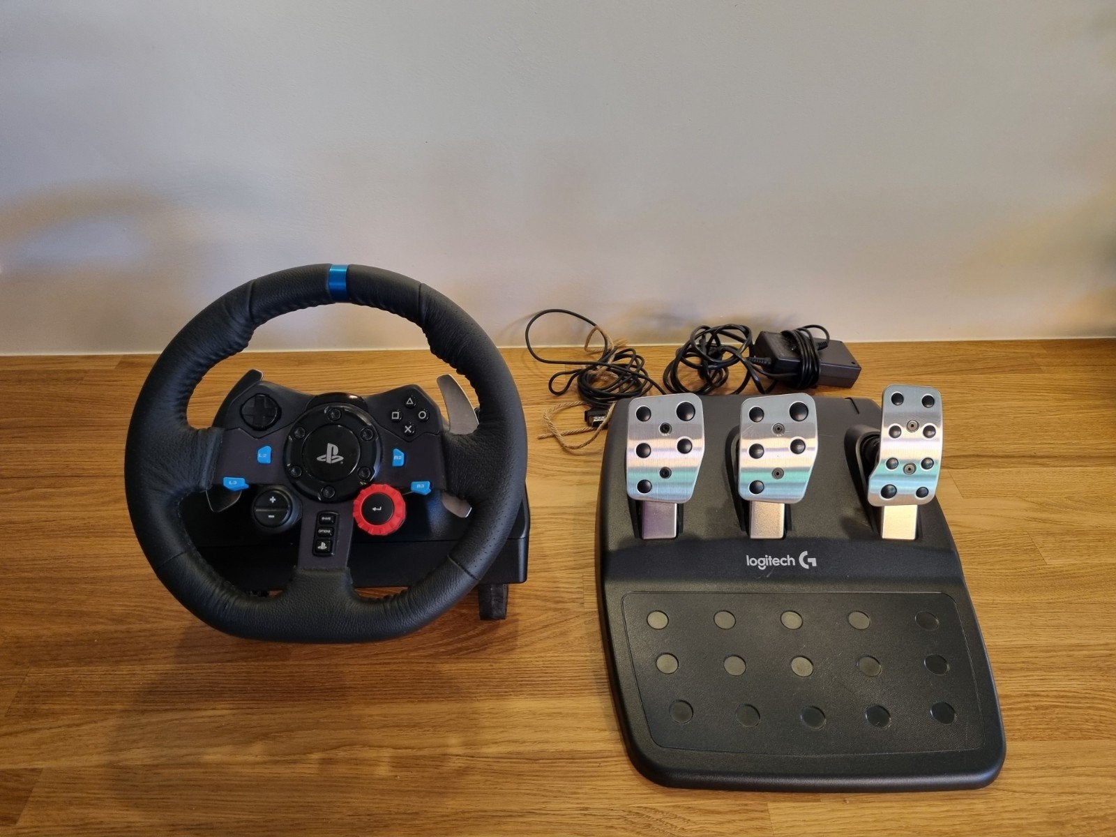 Logitech G29 Driving Force Racing Wheel + Pedalen, Ophalen of Verzenden, Zo goed als nieuw, Stuur of Pedalen, PlayStation 4