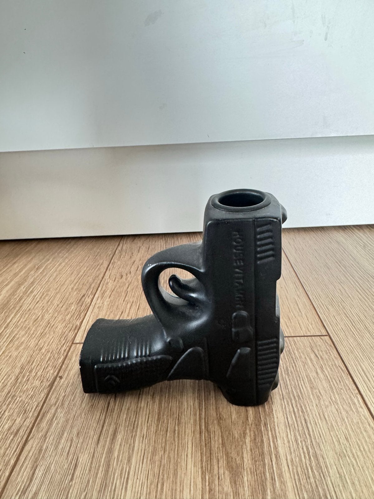 Housevitamin Gun/Pistool Kandelaar Zwart Keramiek, Huis en Inrichting, Woonaccessoires | Kandelaars en Kaarsen, Overige materialen