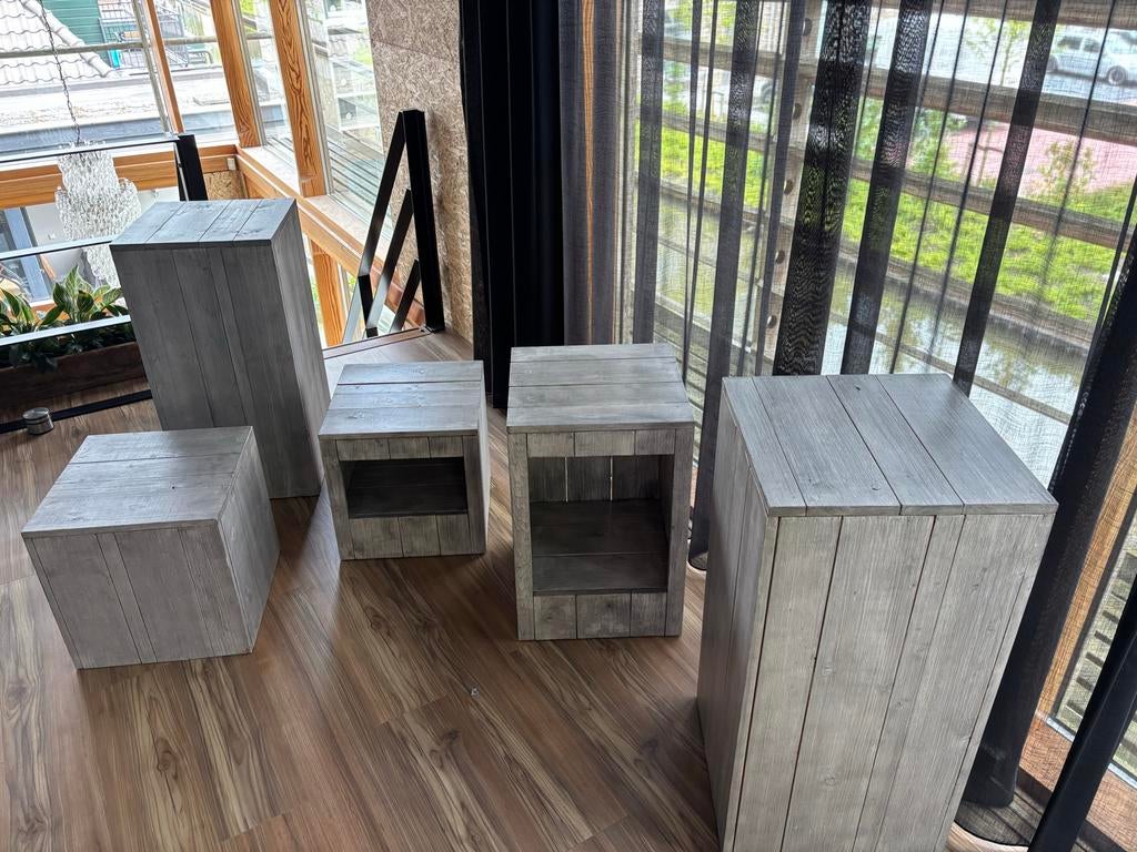 Set van 5 houten zuilen/sidetables/kastjes, Ophalen, Gebruikt, Vierkant, 75 cm of meer