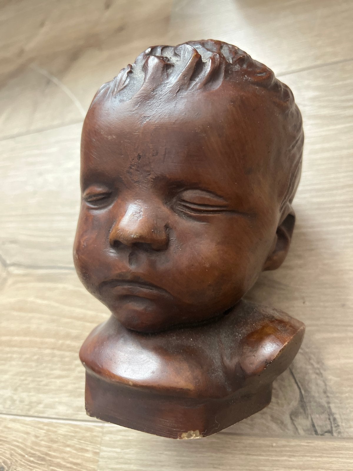 Slapend kinderhoofdje - Houten sculptuur 16 cm, Overige onderwerpen, Minder dan 20 cm, Buste, Ophalen of Verzenden