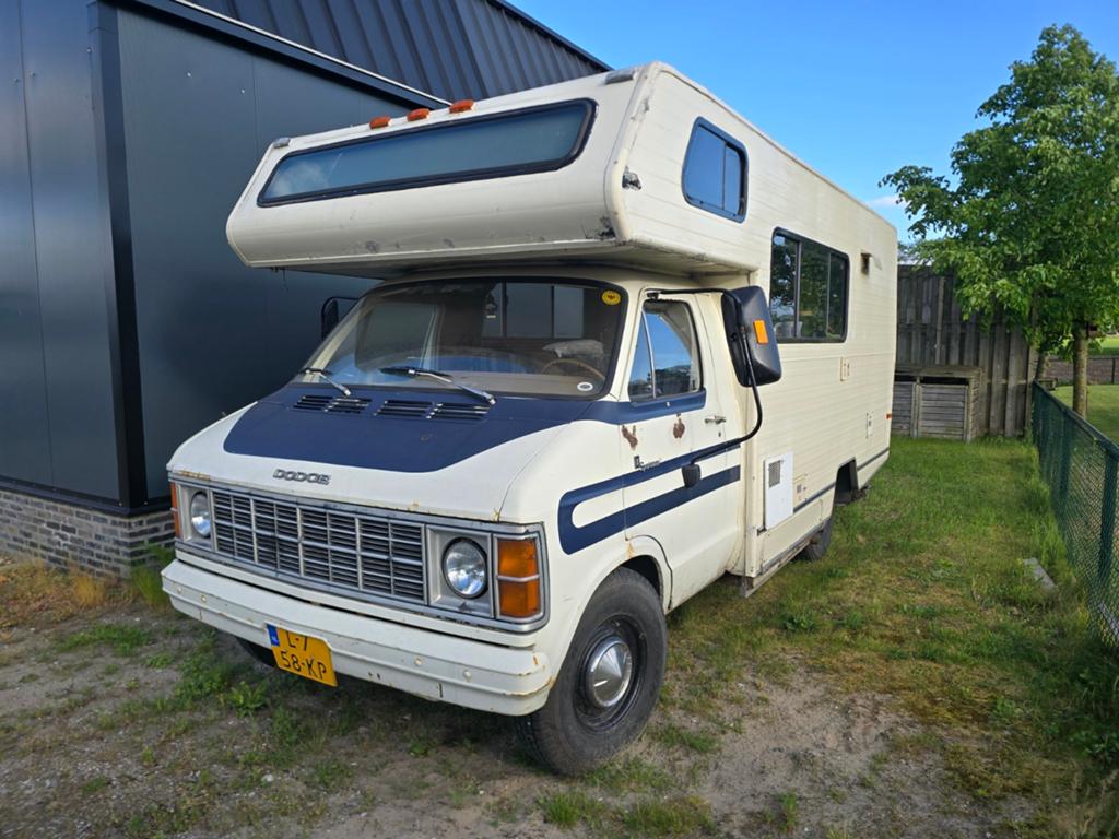 Dodge 1981 Wit, Auto's, Dodge, Particulier, Overige modellen, Benzine, Automaat, Geïmporteerd, Wit, Bruin, Stof, Achterwielaandrijving