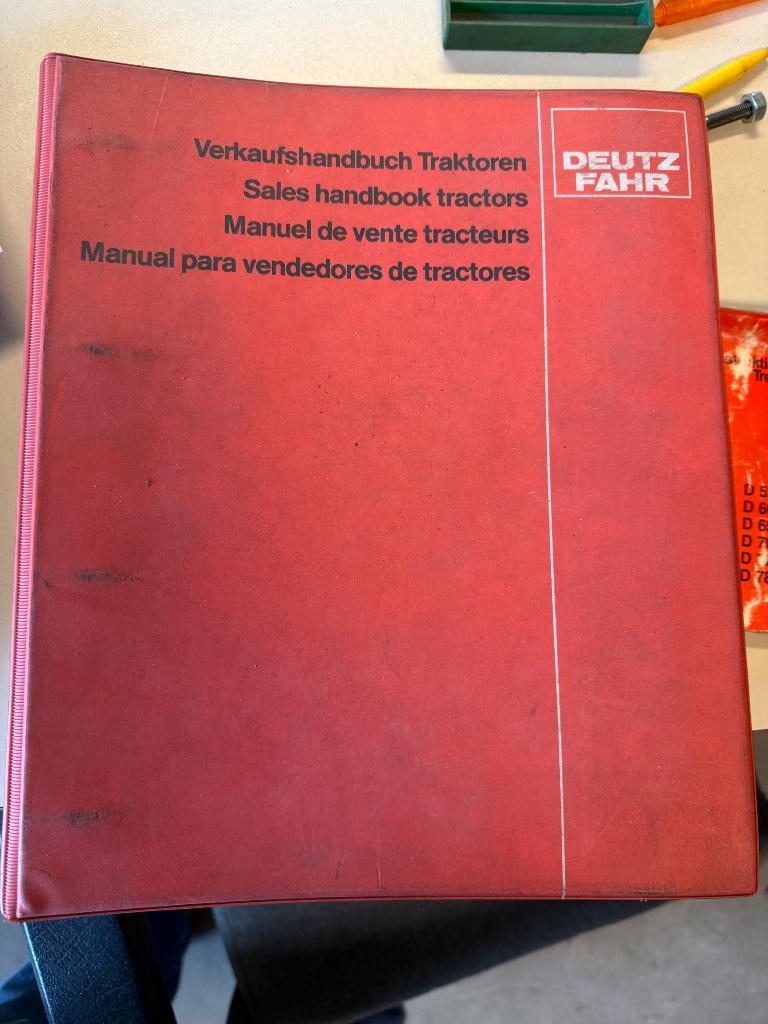 Verkopers handboek van deutz in de jaren 80, Ophalen of Verzenden