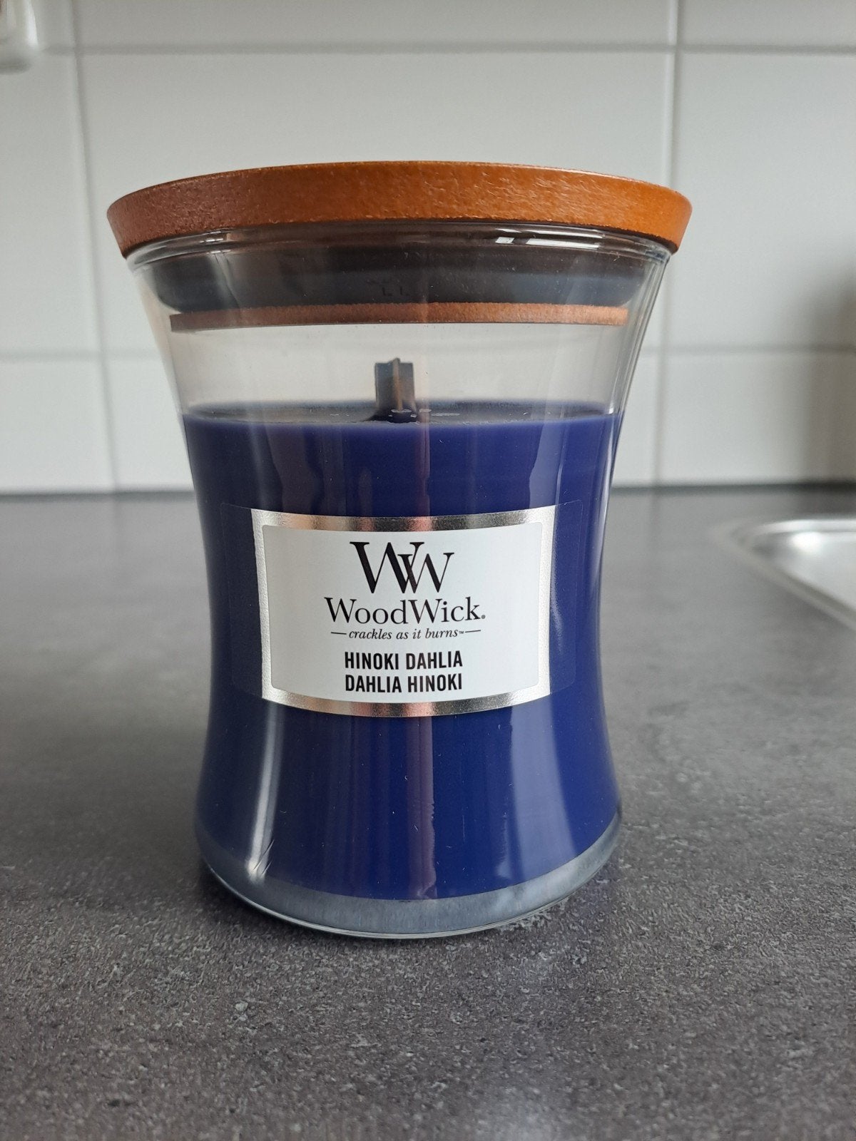 Woodwick Kaars Hinoki Dahlia Medium GRATIS VERZENDING!!, Ophalen of Verzenden, Blauw, Kaars, Woodwick