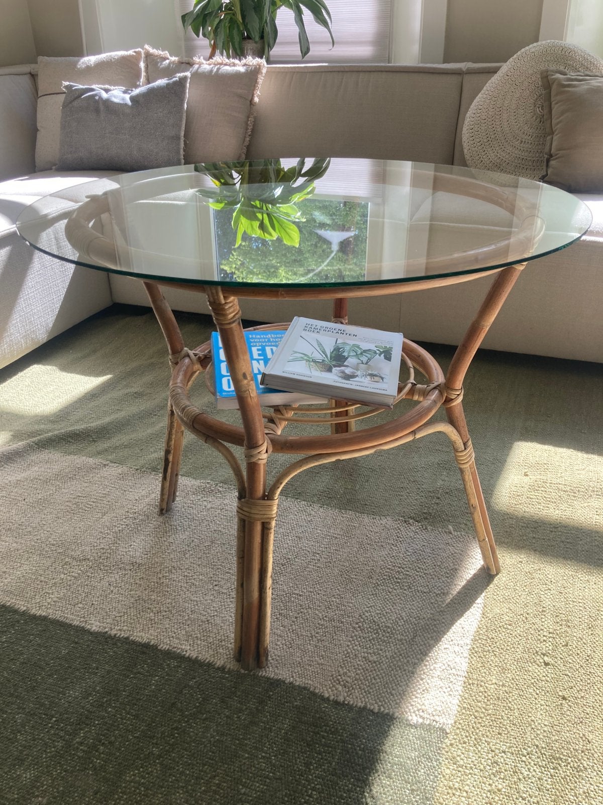 Vintage rotan ronde tafel met glas, Minder dan 55 cm, Rond, Rotan, bohemian, vintage, retro, Ophalen