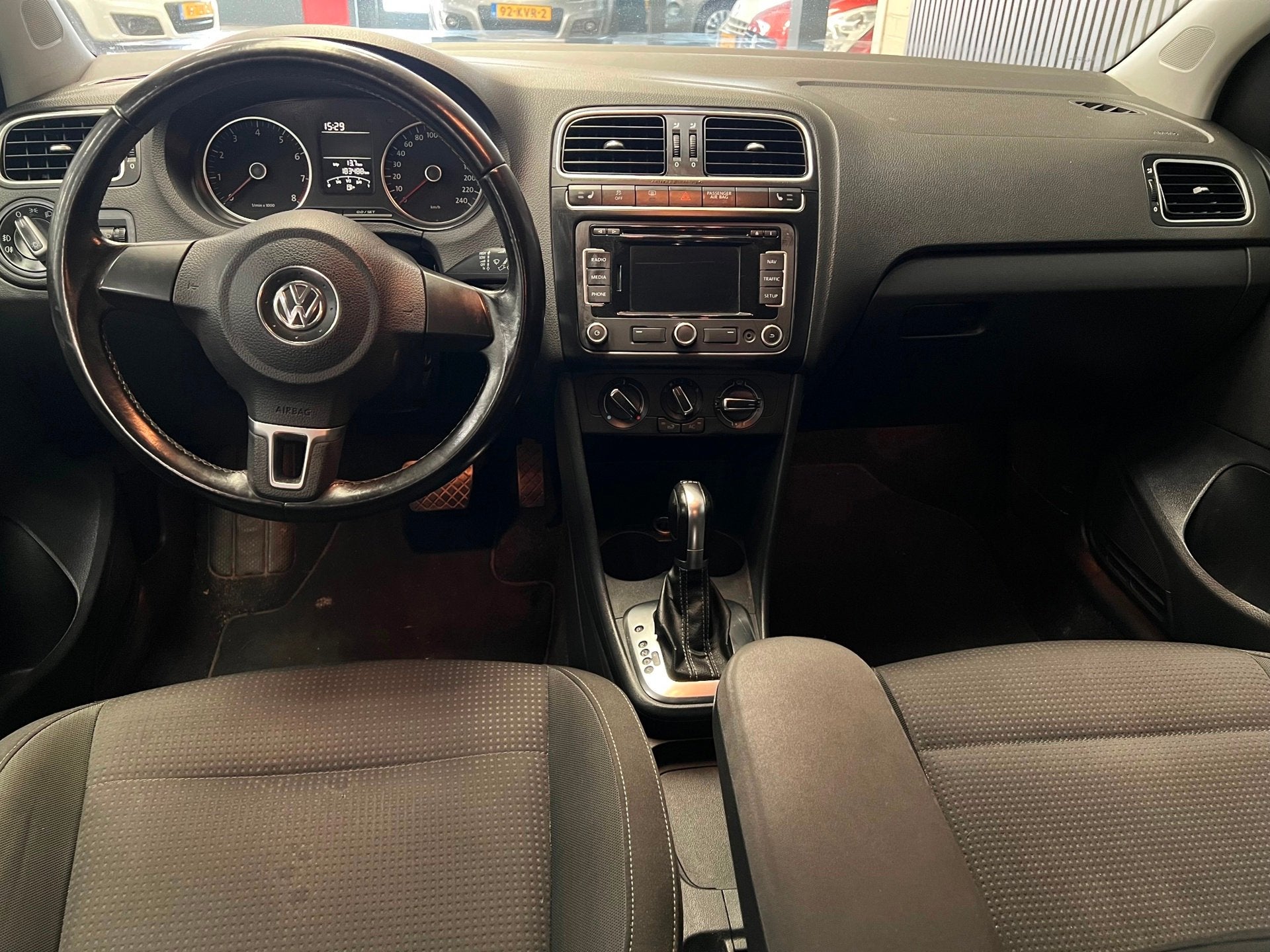 Volkswagen Polo 1.4-16V Highline – Stoelverwarming – Cru, Auto's, Zwart, 4 cilinders, Wit, Bedrijf