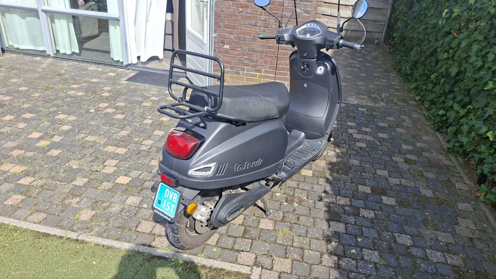 La Souris Scooter Mat Zwart - Zo goed als nieuw incl. helm, Ophalen, Zo goed als nieuw, Elektrisch, Overige merken