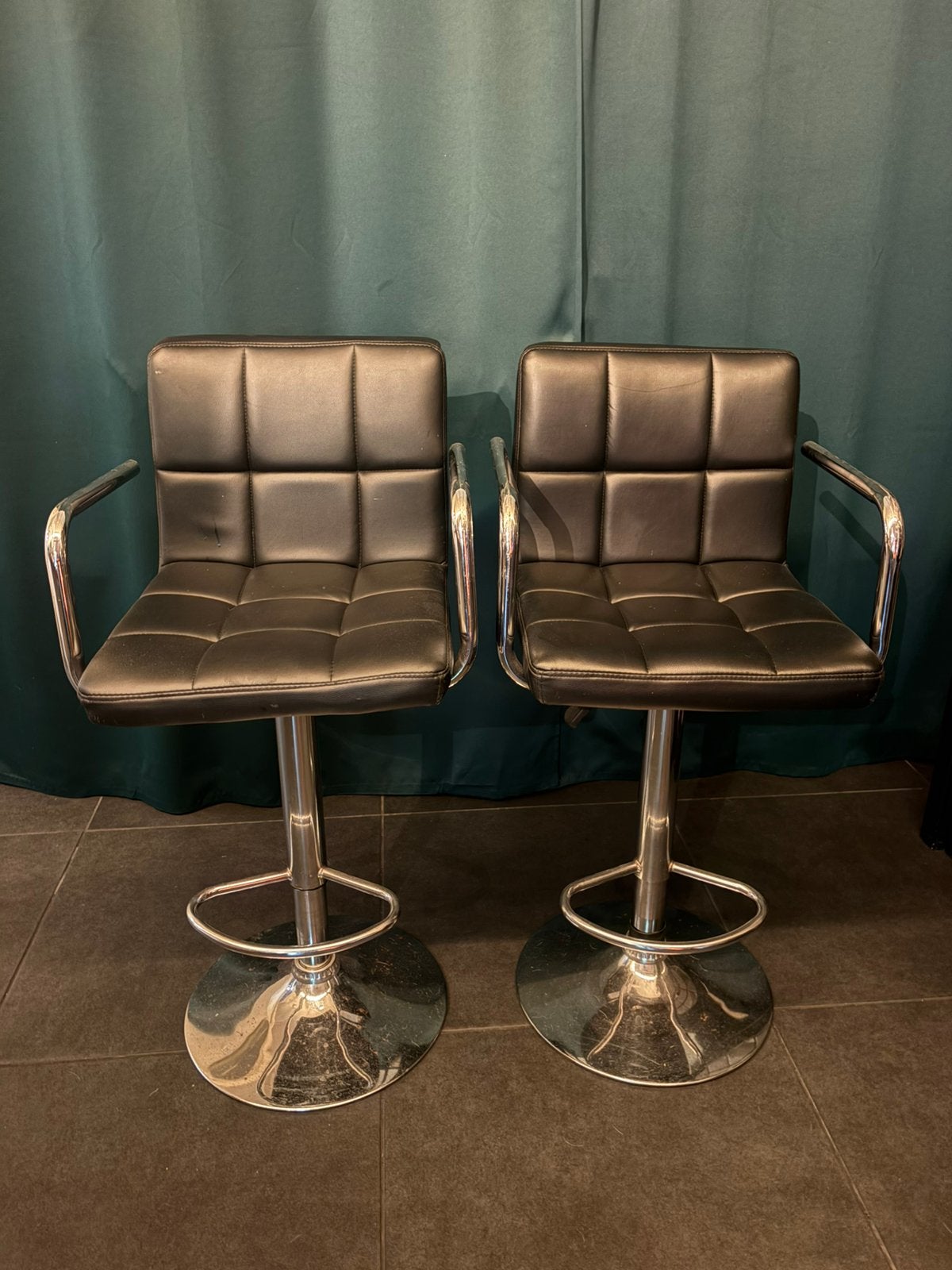 2 x Barkruk GRATIS OP TE HALEN IN OSS!!!!, Huis en Inrichting, Barkrukken, Ophalen, Gebruikt, In hoogte verstelbaar, 60 tot 90 cm