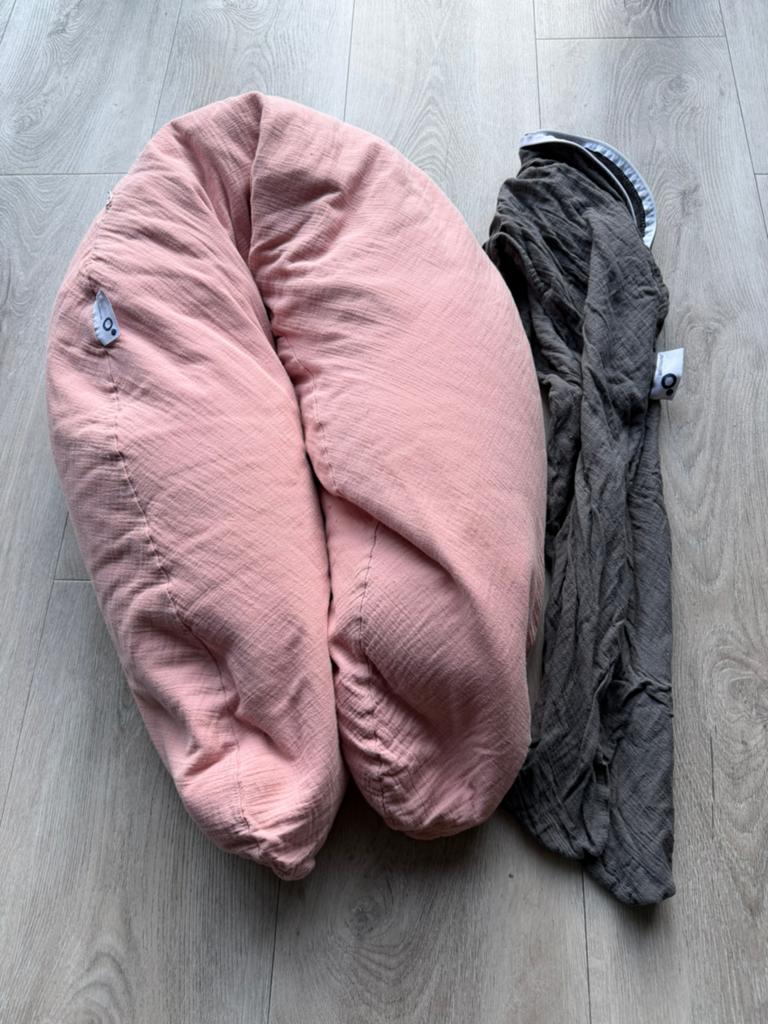 Voedingskussen met extra hoes en babynestje, Ophalen, Zo goed als nieuw, Voedingskussen
