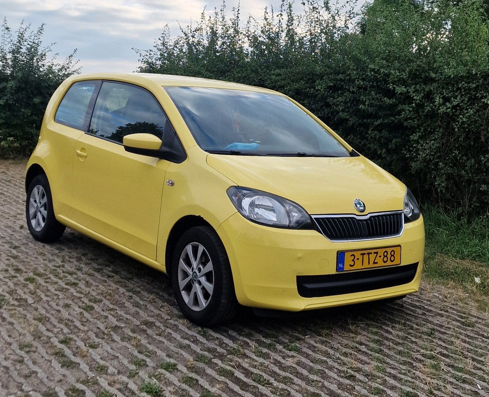 Skoda Citigo 1.0 T 44KW 2012 Geel, Auto's, Voorwielaandrijving, Stof, Zwart, USB
