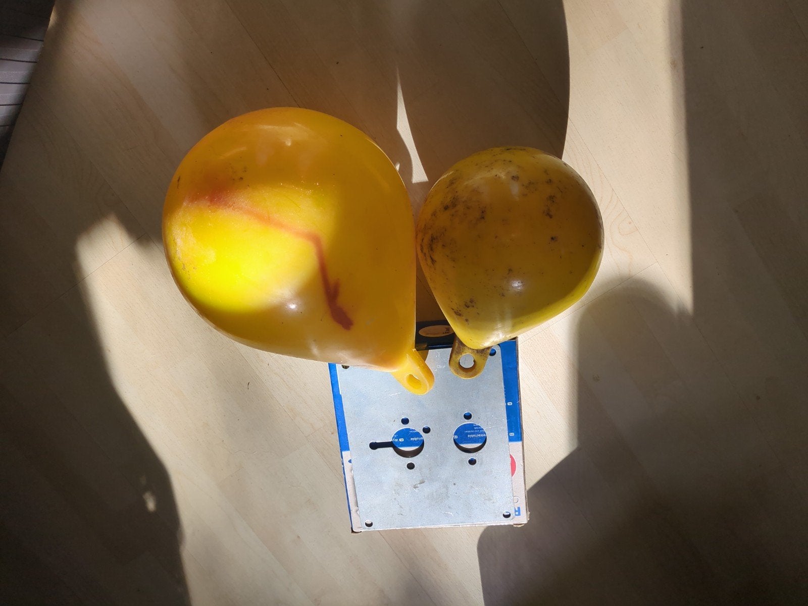 Gele boeien, grote en kleine (18cm en 14cm), Watersport en Boten, Ophalen