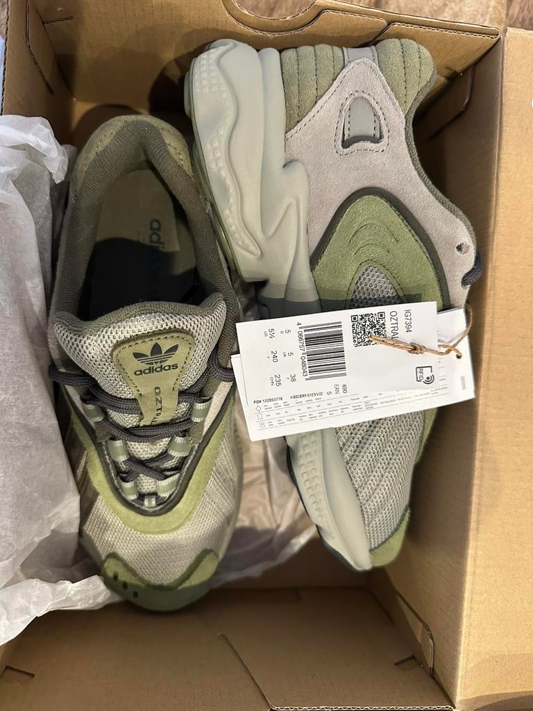 Gloednieuwe Adidas OZWEEGO sneakers maat 38, Ophalen of Verzenden, Nieuw, Jongen of Meisje, Schoenen