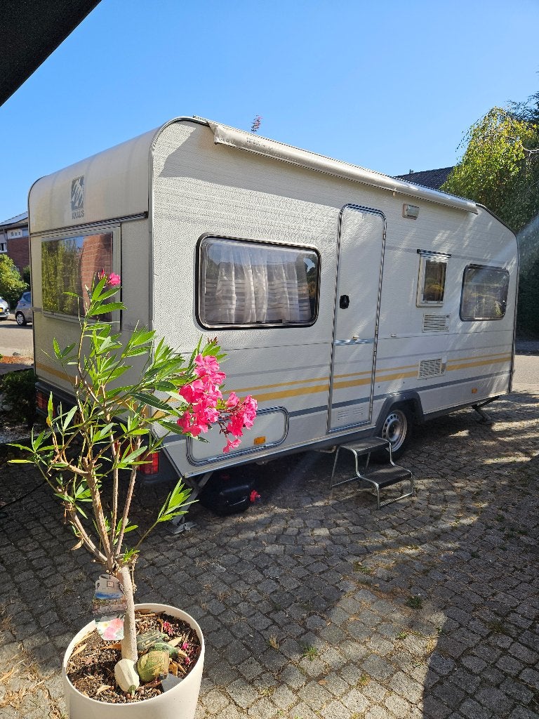 Knaus Südwind 8605 | 1993 | Opgeknapt | 4 slaapplaatsen, Vast bed, Rondzit, 750 - 1000 kg, Particulier