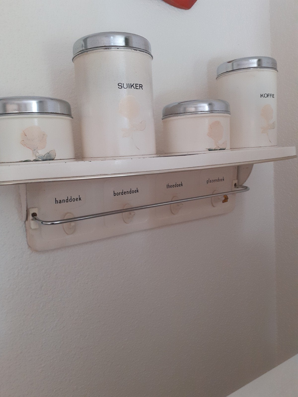 Vintage handdoekenrekje met voorraadbussen., Huis en Inrichting, Keuken | Potten en Pannen, Ophalen of Verzenden, Gebruikt