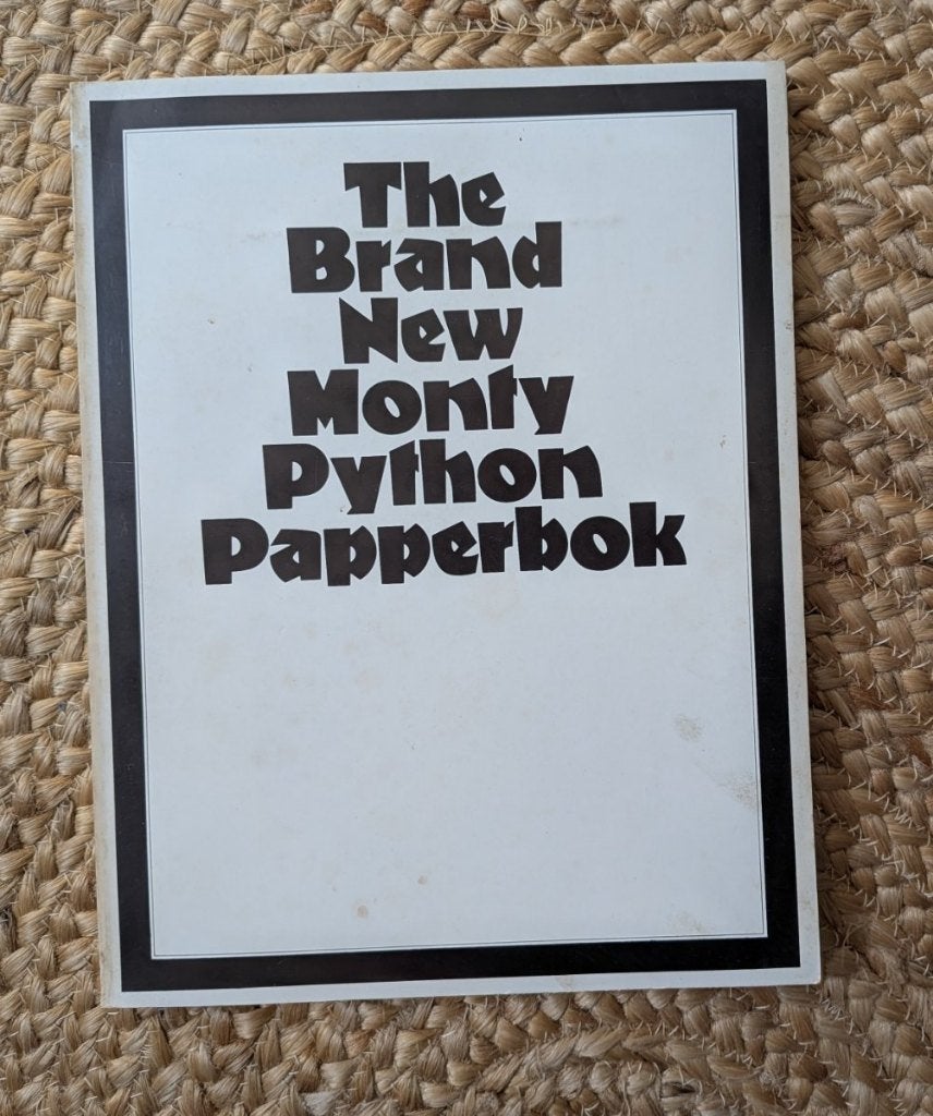 The Brand New Monty Python Papperbok, Ophalen of Verzenden, Gelezen, Tv-serie