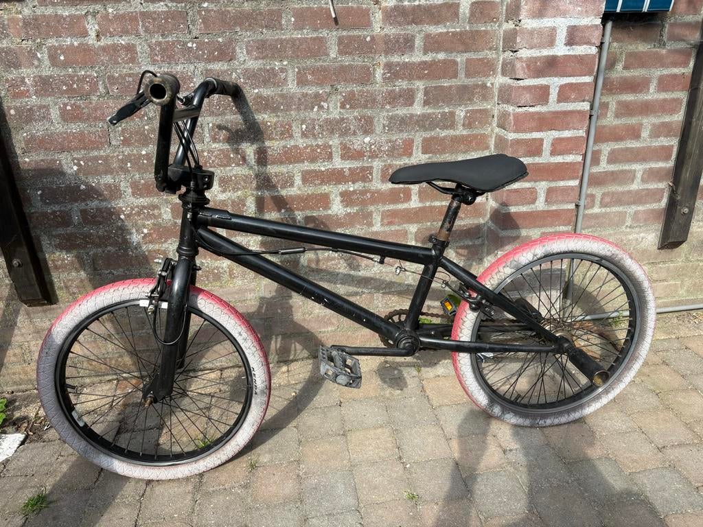 Stoere zwarte BMX fiets met rode banden, Ophalen, Gebruikt, Staal, Velgrem