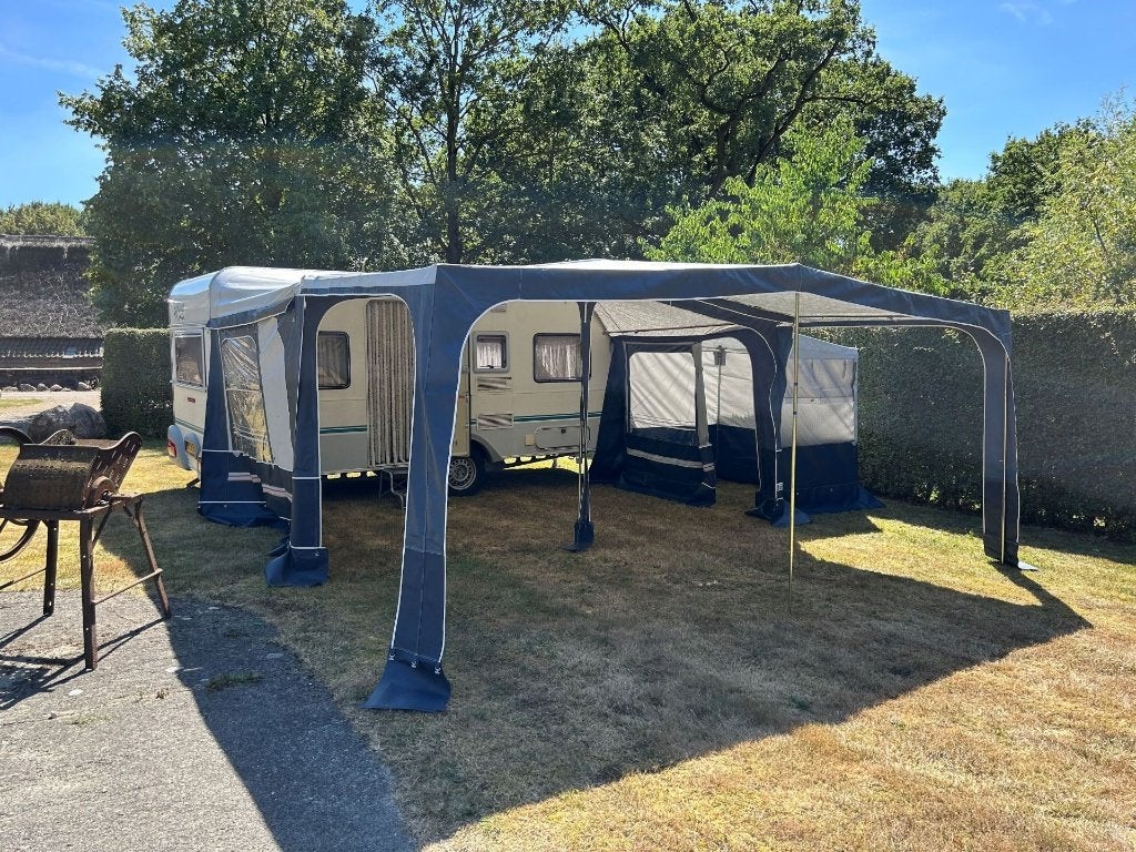 Eifelland (Knaus) Holiday 460TK 5-pers caravan - 1100kg, Caravans en Kamperen, Caravans, Rondzit, Schokbreker, 750 - 1000 kg, 4 tot 5 meter