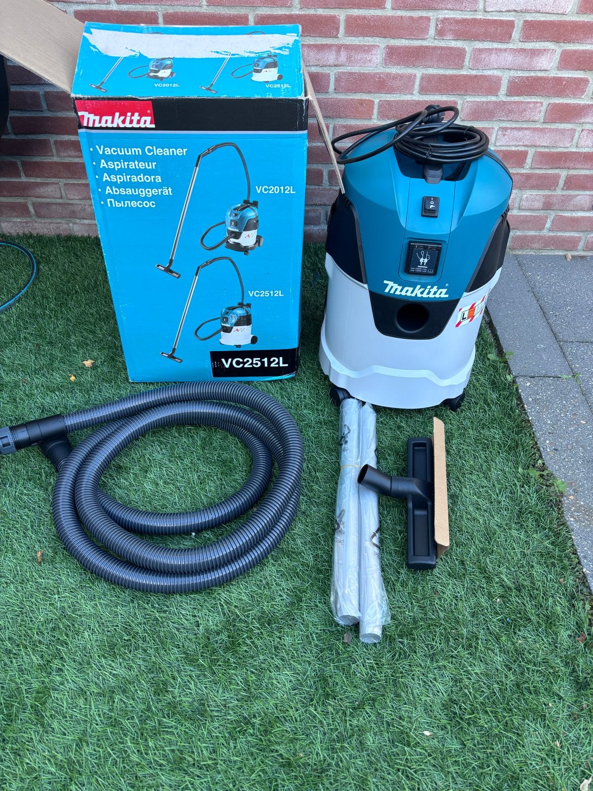 Nieuwe Makita VC2512L Industriële Stofzuiger, Inclusief accessoires, Nieuw, Ophalen of Verzenden, Industriële stofzuiger