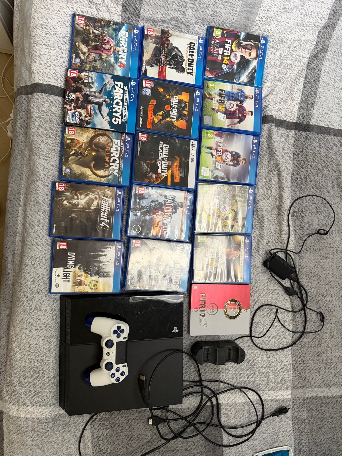 PS4 met controller, oplaadstation en diverse games, Spelcomputers en Games, Spelcomputers | Sony PlayStation 4, Ophalen, Met 1 controller