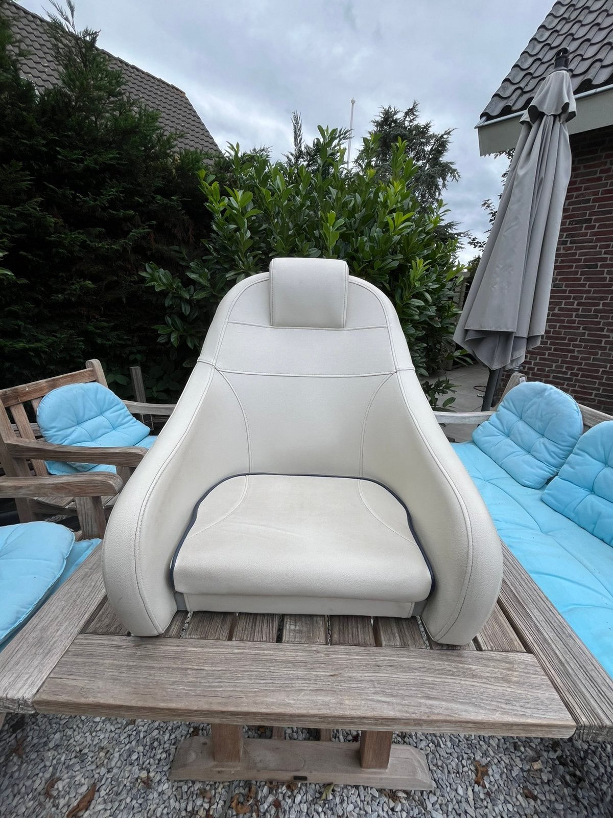 Kapiteinsstoel, gebroken wit met blauwe bies, met opbergnet, Watersport en Boten, Ophalen of Verzenden, Zo goed als nieuw, Overige typen