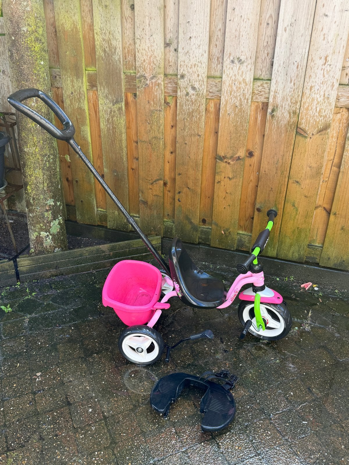 Roze driewieler met duwstang en voetenplankje van Puky, Fietsen en Brommers, Ophalen, Zo goed als nieuw, Duwstang