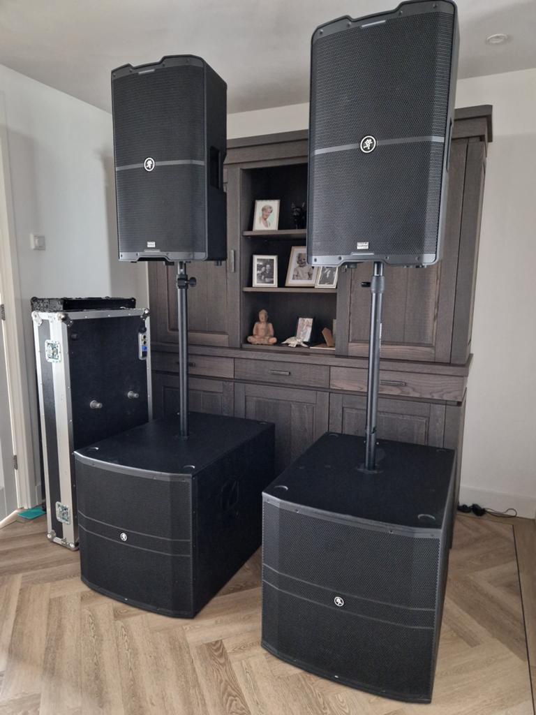 Mackie SRM 215 toppen met 2X DRM 18S Subs, Ophalen of Verzenden, Zo goed als nieuw, Audio