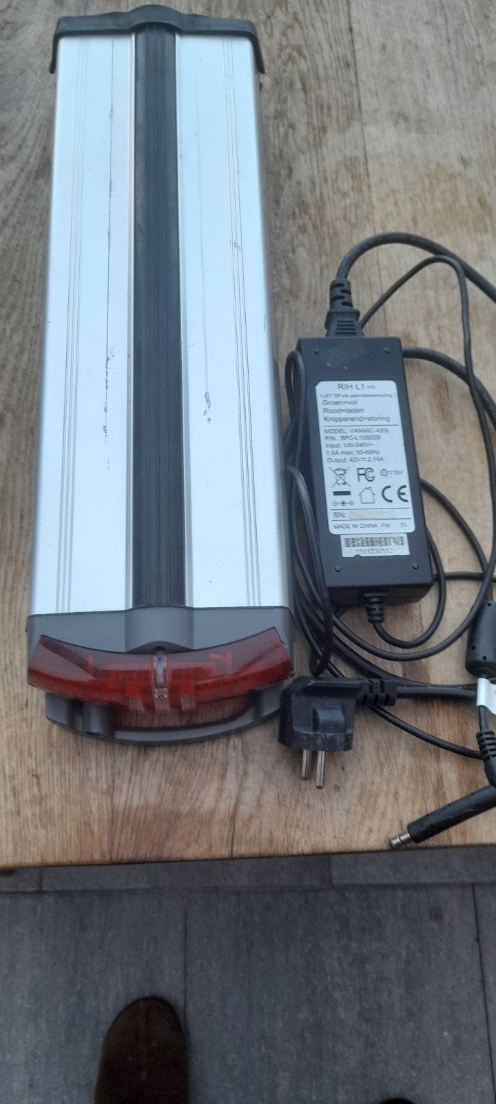 E-bike accu RIH Omega 36 V 10 Ah met lader, Gebruikt