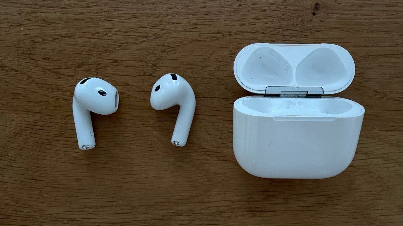 Airpods 4, In gehoorgang (in-ear), Ophalen of Verzenden, Zo goed als nieuw, Apple