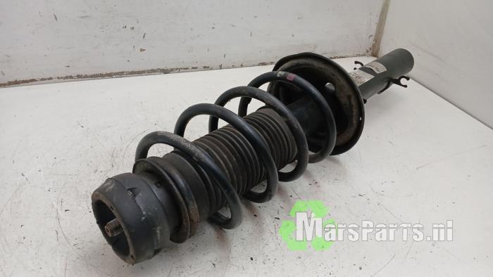 Schokdemperpoot links-voor van een Volkswagen Golf, Gebruikt, -, Volkswagen, -