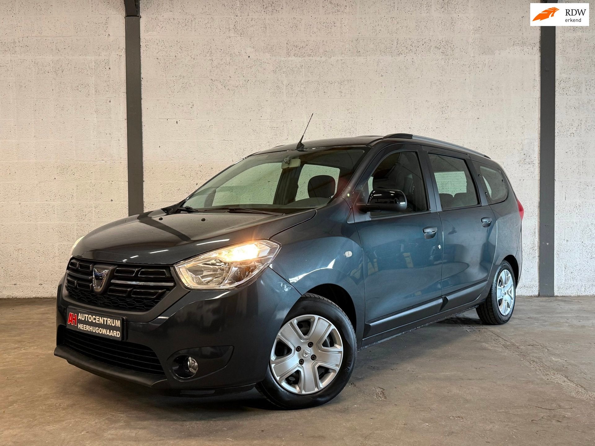 Dacia Lodgy 1.6 SCe 7 Personen|Navi|Camera|Cruise|Airco|Voll, Auto's, Dacia, Voorwielaandrijving, Stof, Gebruikt, Zwart