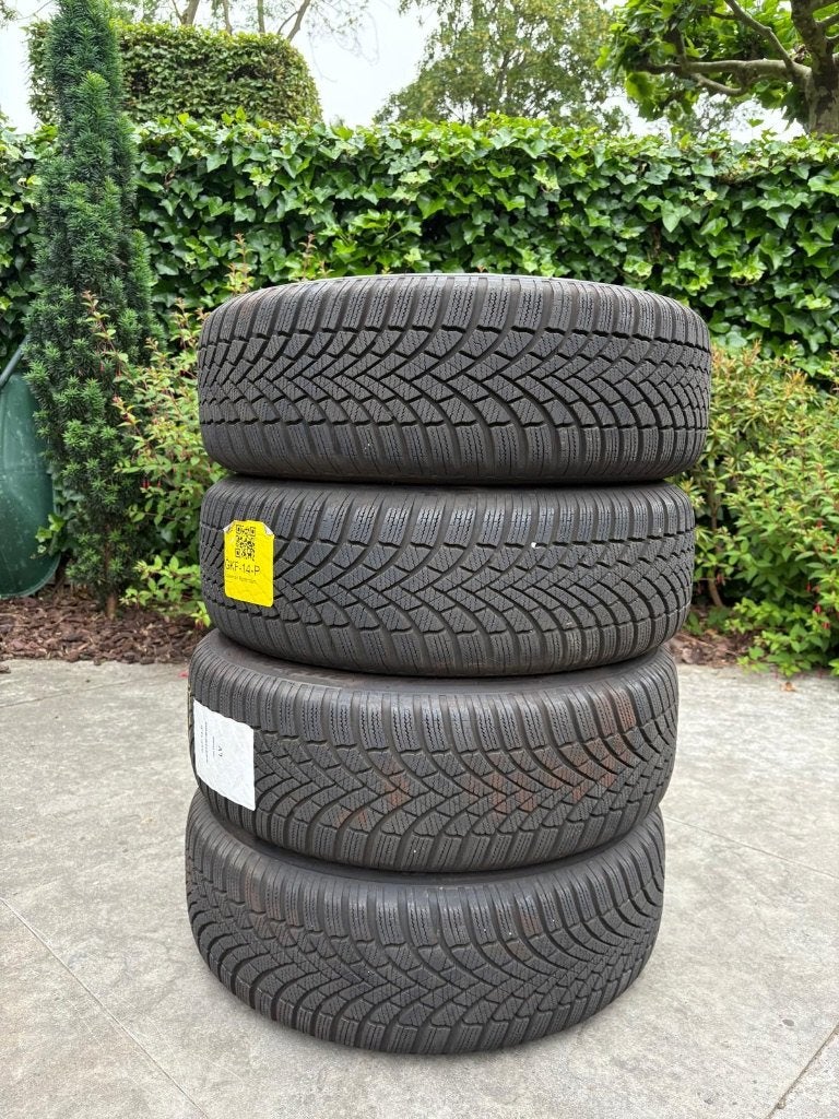 Winterbanden met velg 215/60R17, Auto-onderdelen, Banden en Velgen, Ophalen, Banden en Velgen, 17 inch, Winterbanden