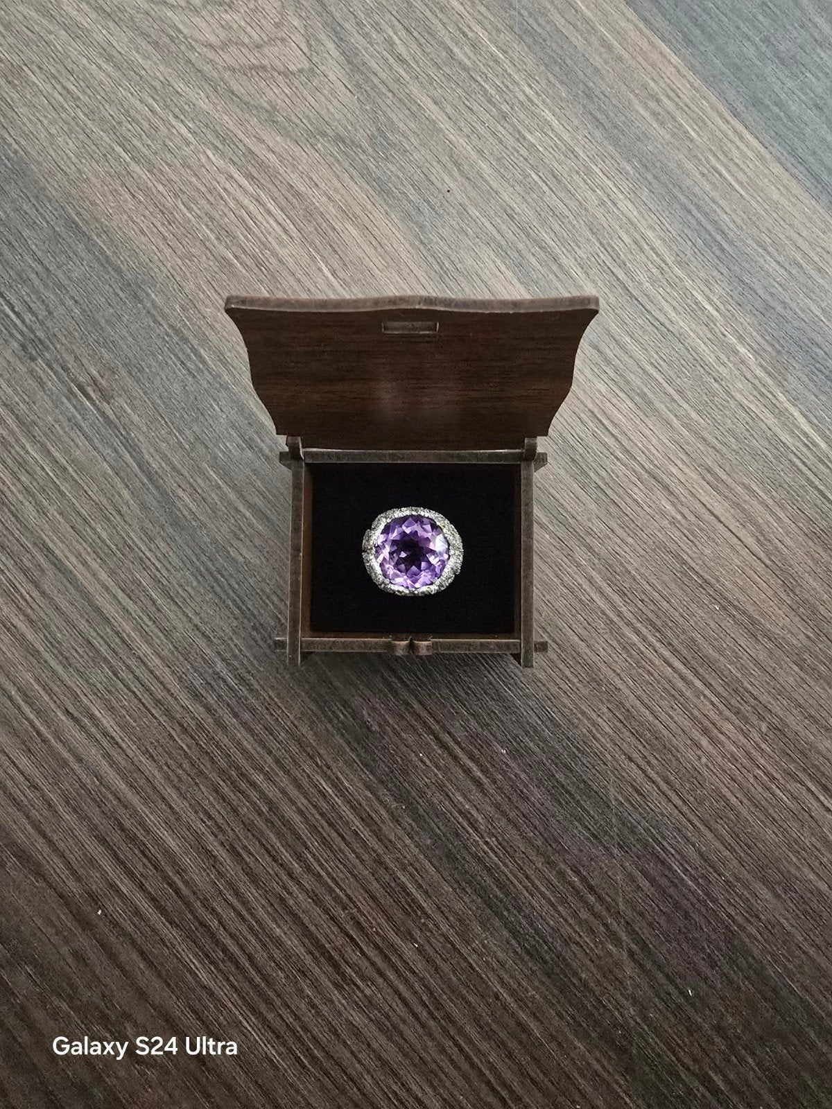 Prachtige wit goudenring 18 kt met grote paarse amethist, Sieraden, Tassen en Uiterlijk, Ophalen, 18 tot 19, Paars, Zo goed als nieuw
