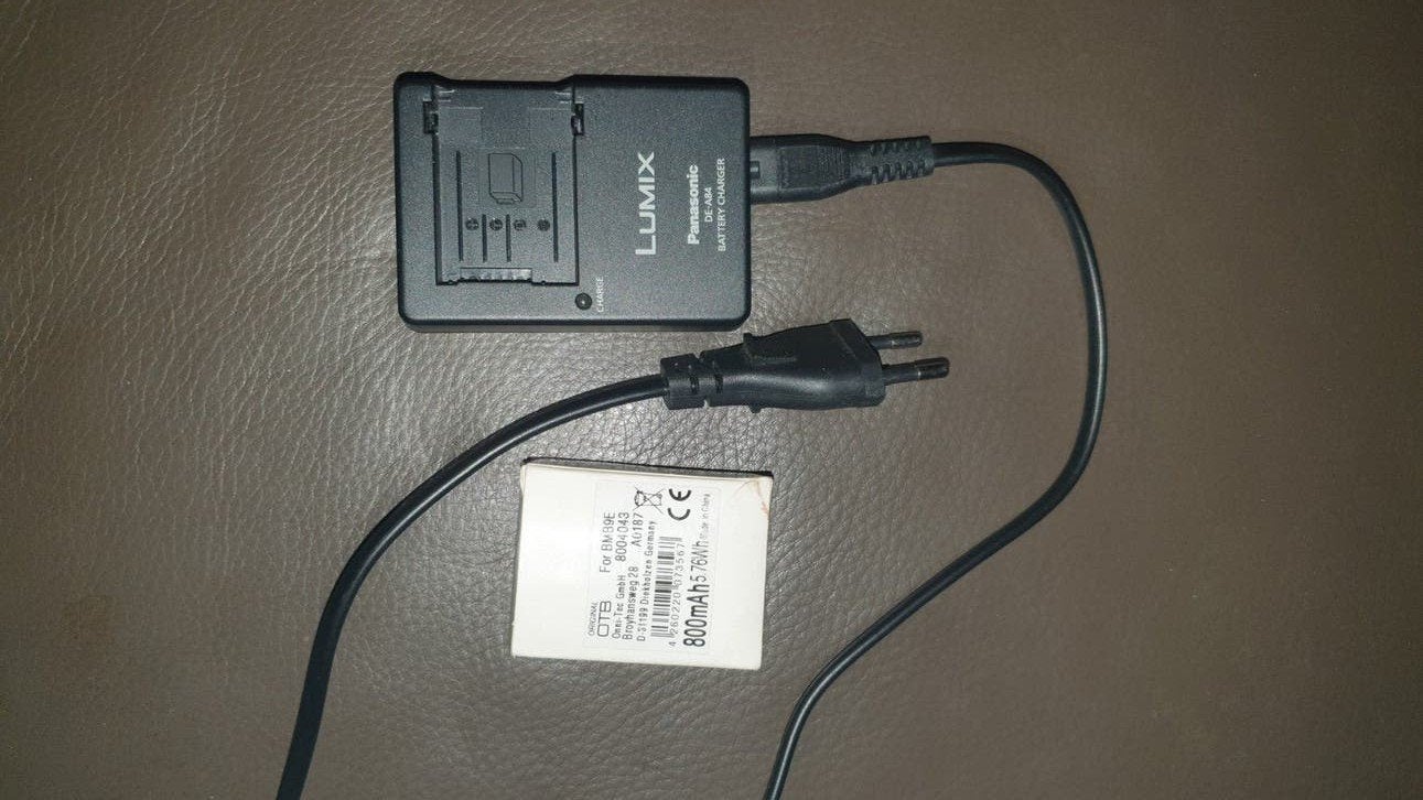 Panasonic Lumix DE-A84 Batterij Oplader + Batterij!, Audio, Tv en Foto, Opladers, Ophalen of Verzenden, Zo goed als nieuw