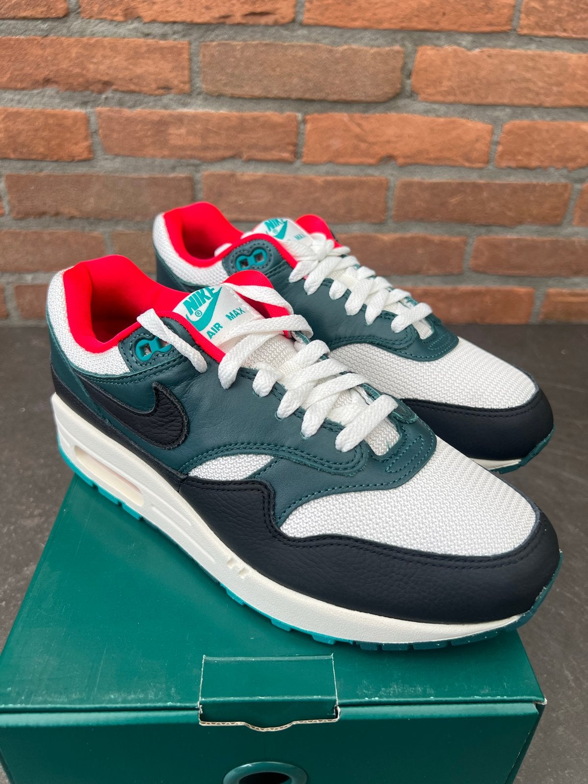 Nike Air Max 1 PRM 'Liverpool' - Maat 40.5, Ophalen of Verzenden, Nieuw, Overige kleuren, Sneakers of Gympen