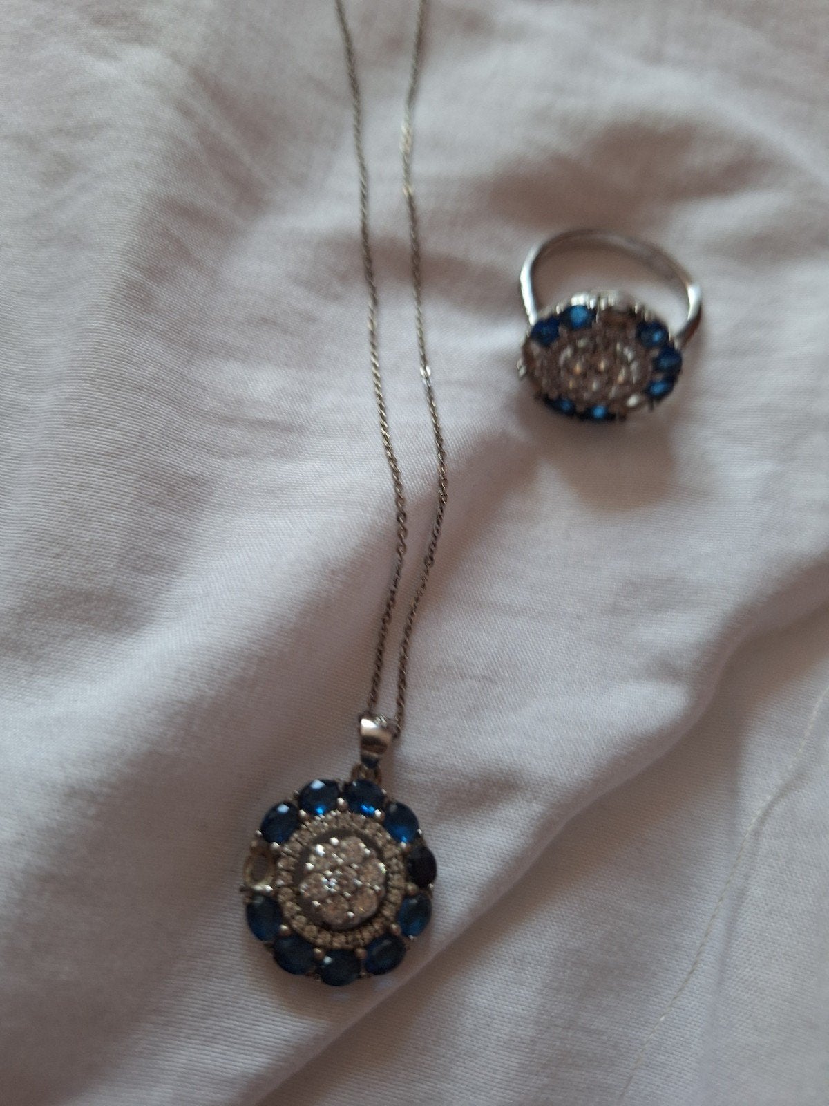 Zilveren ketting en ring met blauwe safier stenenen witte st, 18 tot 19, Met edelsteen, Ophalen of Verzenden, Zo goed als nieuw