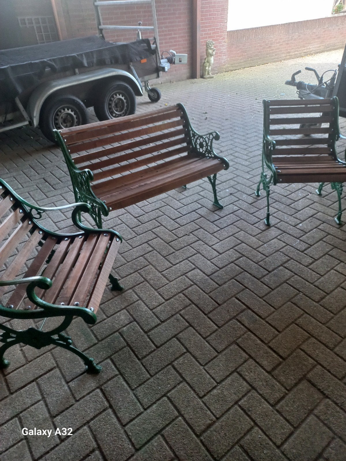 Tuinset: hardhouten bankje en twee stoelen, Ophalen, 4 zitplaatsen, Hardhout, Zo goed als nieuw