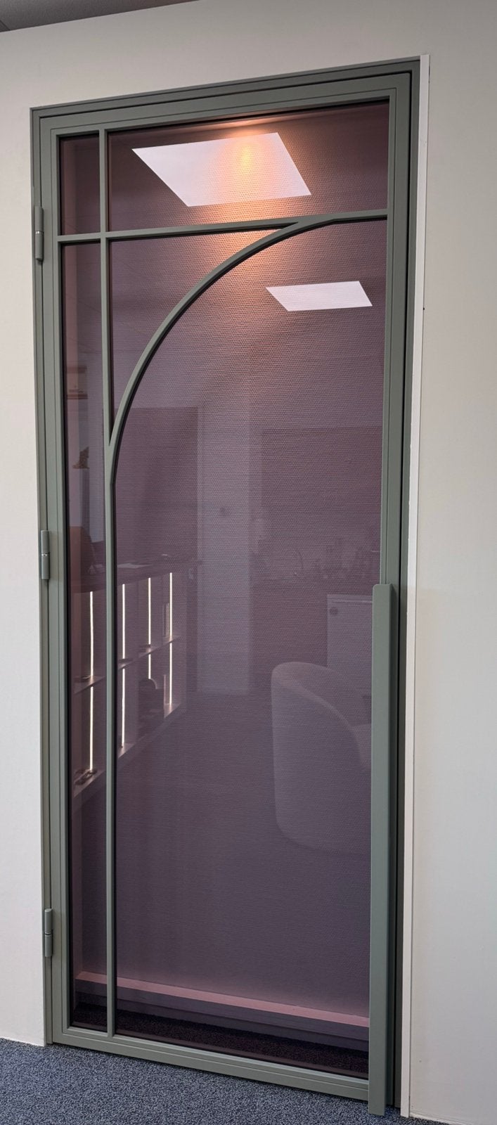 Stalen scharnierdeur met kozijn en magneetsluiting, Doe-het-zelf en Verbouw, Deuren en Horren, Ophalen, 215 cm of meer, Binnendeur