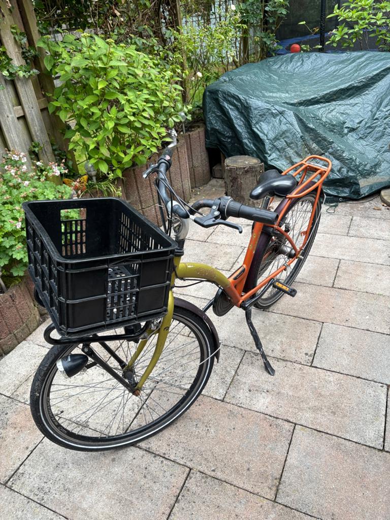 Stadsfiets met 26 inch wielen en voordrager, Ophalen, Gebruikt, Velgrem, Versnellingen