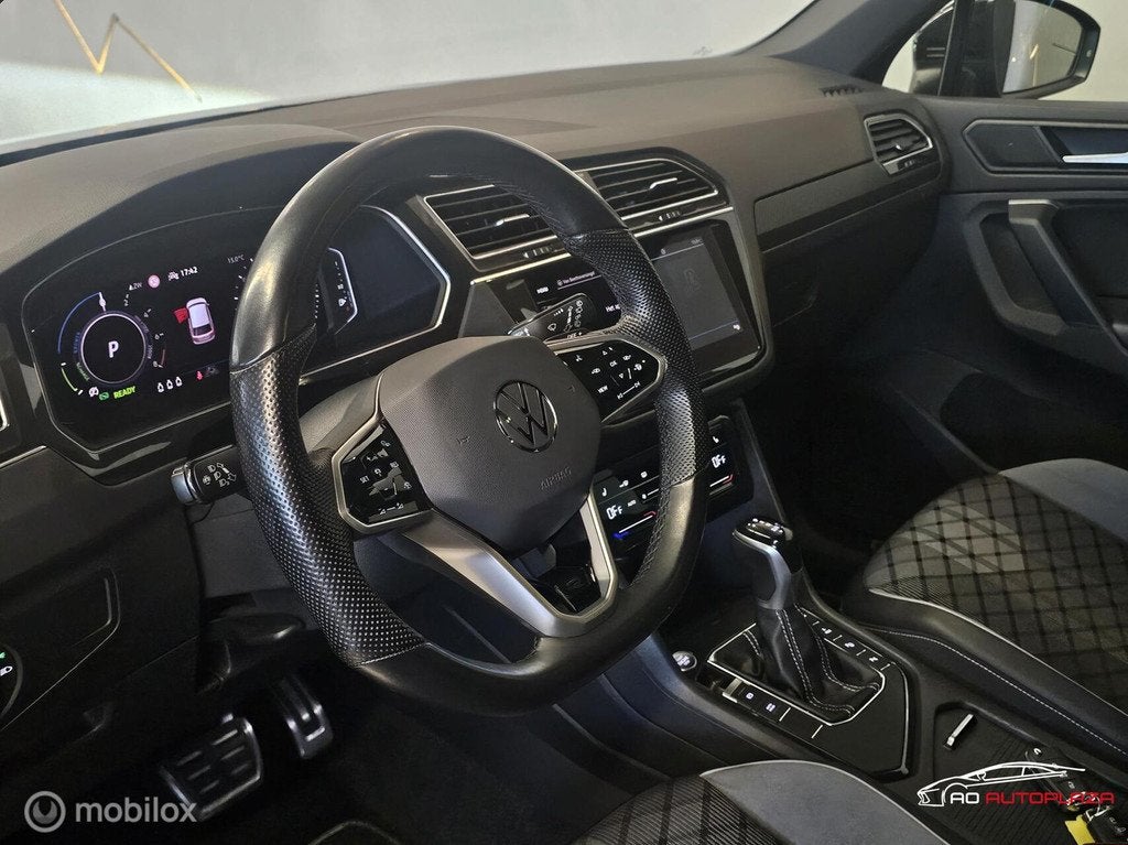 Volkswagen Tiguan 1.4 TSI eHybrid R-Line Panorama/Keyless/Bl, 1716 kg, 4 cilinders, Alcantara, Zwart