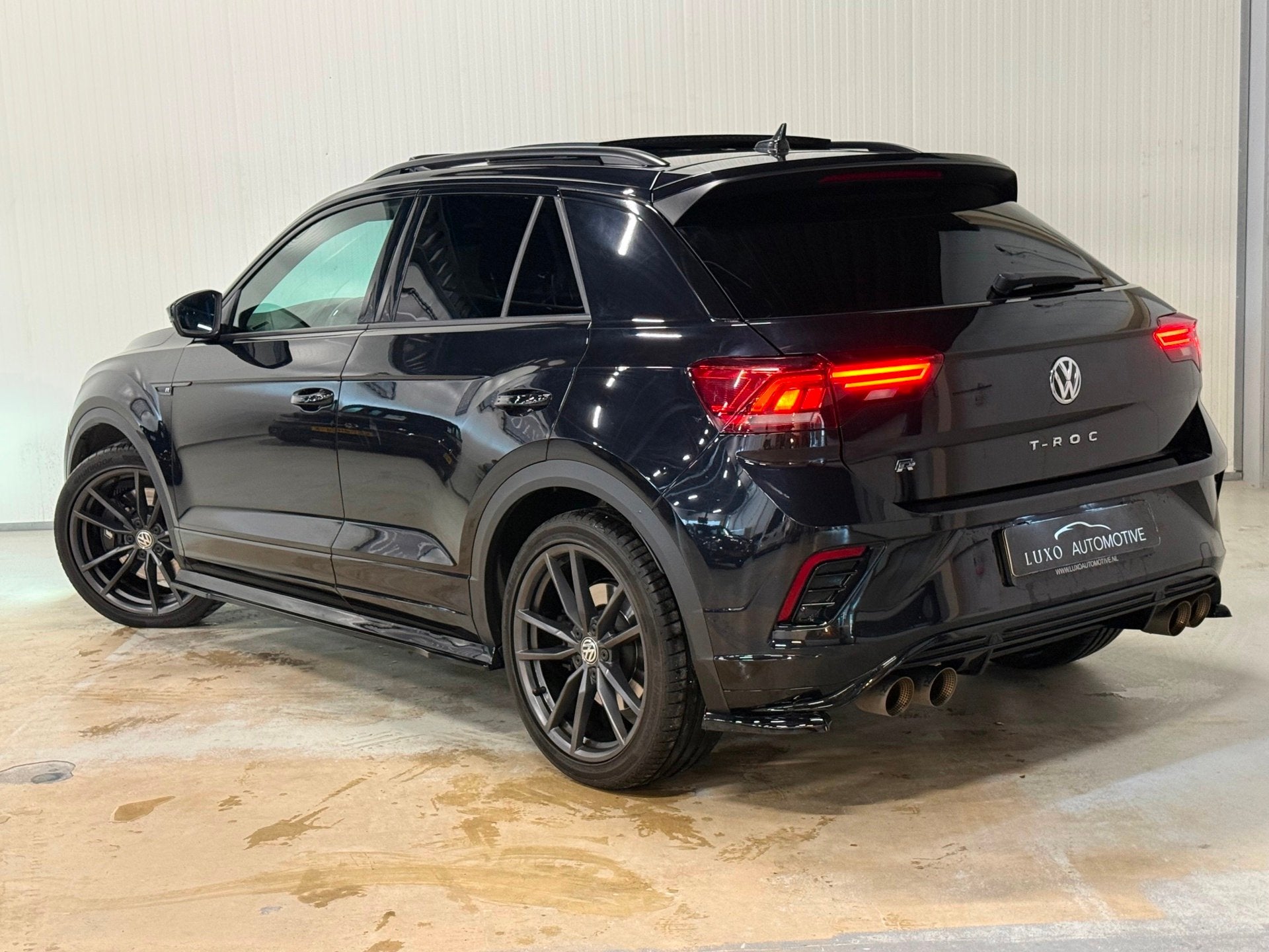 Volkswagen T-Roc 2.0 TSI 4Motion R | AKRAPOVIC | PANO | BEAT, Auto's, Volkswagen, Automaat, Gebruikt, Euro 6, 4 cilinders