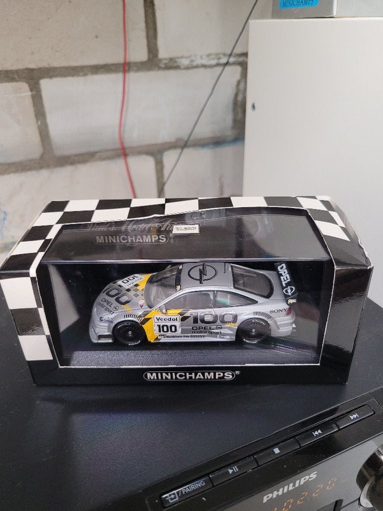 opel calibra dtm minichamps 1:43 Strycek veedol pokal 1999, Ophalen of Verzenden, Zo goed als nieuw, Auto, MiniChamps