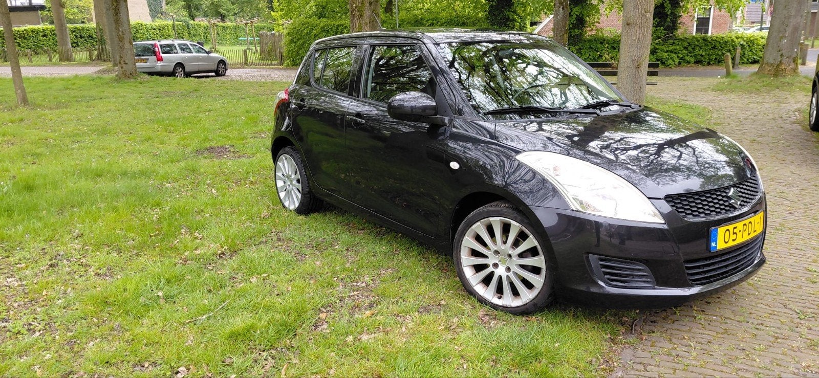 Nette Suzuki Swift uit 2011 ruilen is mogelijk met oldtimer!, Auto's, Voorwielaandrijving, Zwart, Zwart, Particulier