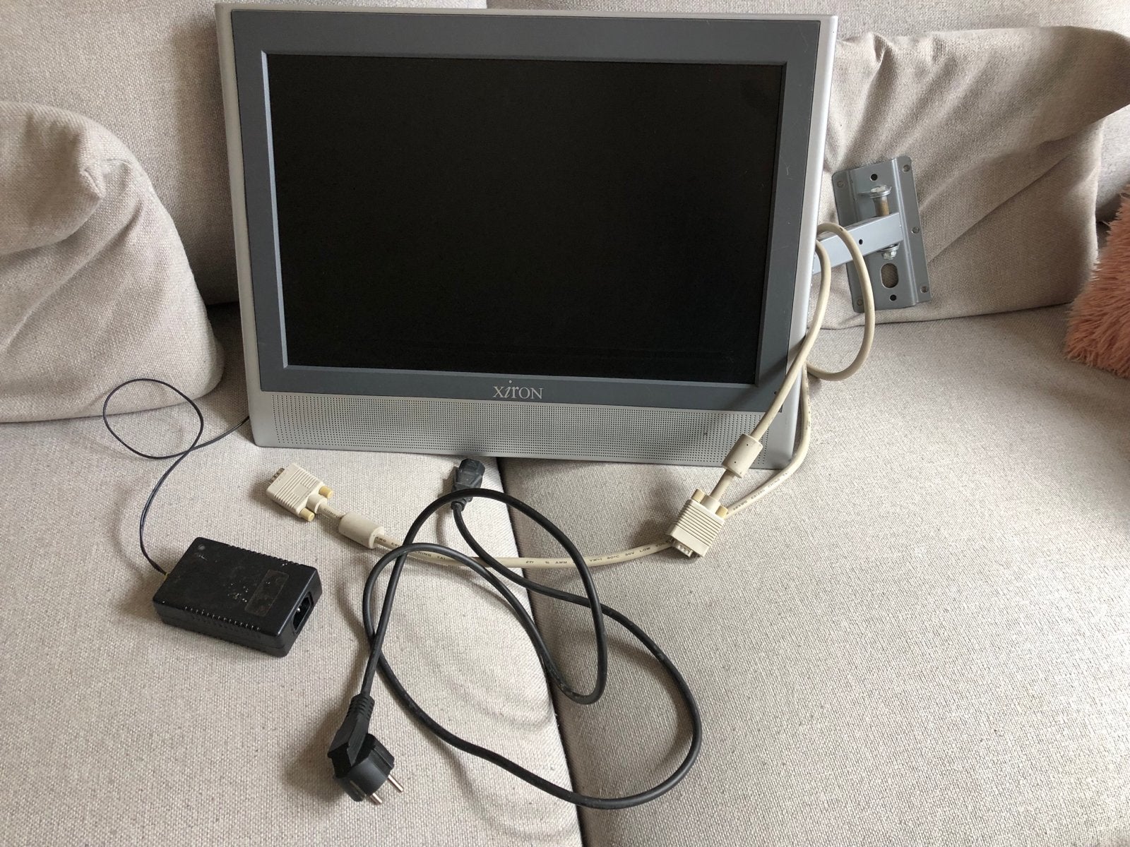 Compacte TV met ophangbeugel voor caravan/camper, Gebruikt, 50 Hz, 40 tot 60 cm, Ophalen
