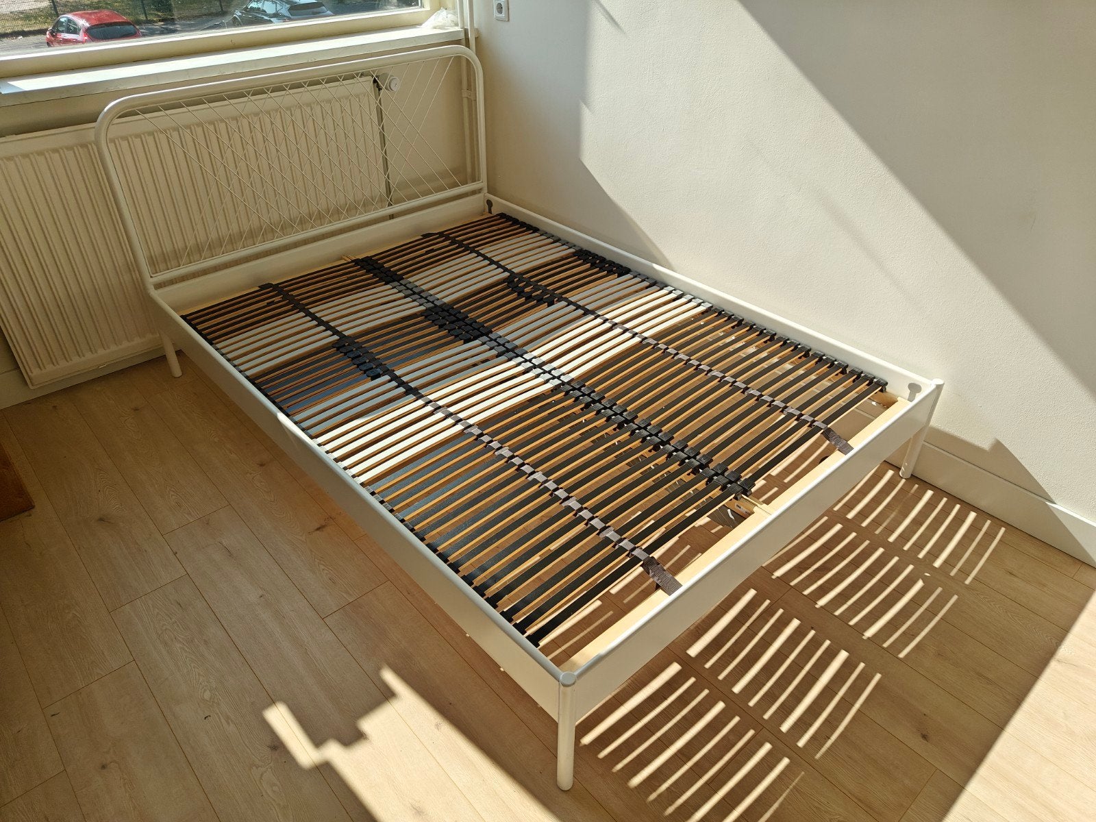IKEA NESTTUN 140x200 met LEIRSUND lattenbodems, Gebruikt, Wit, Tweepersoons, Hout
