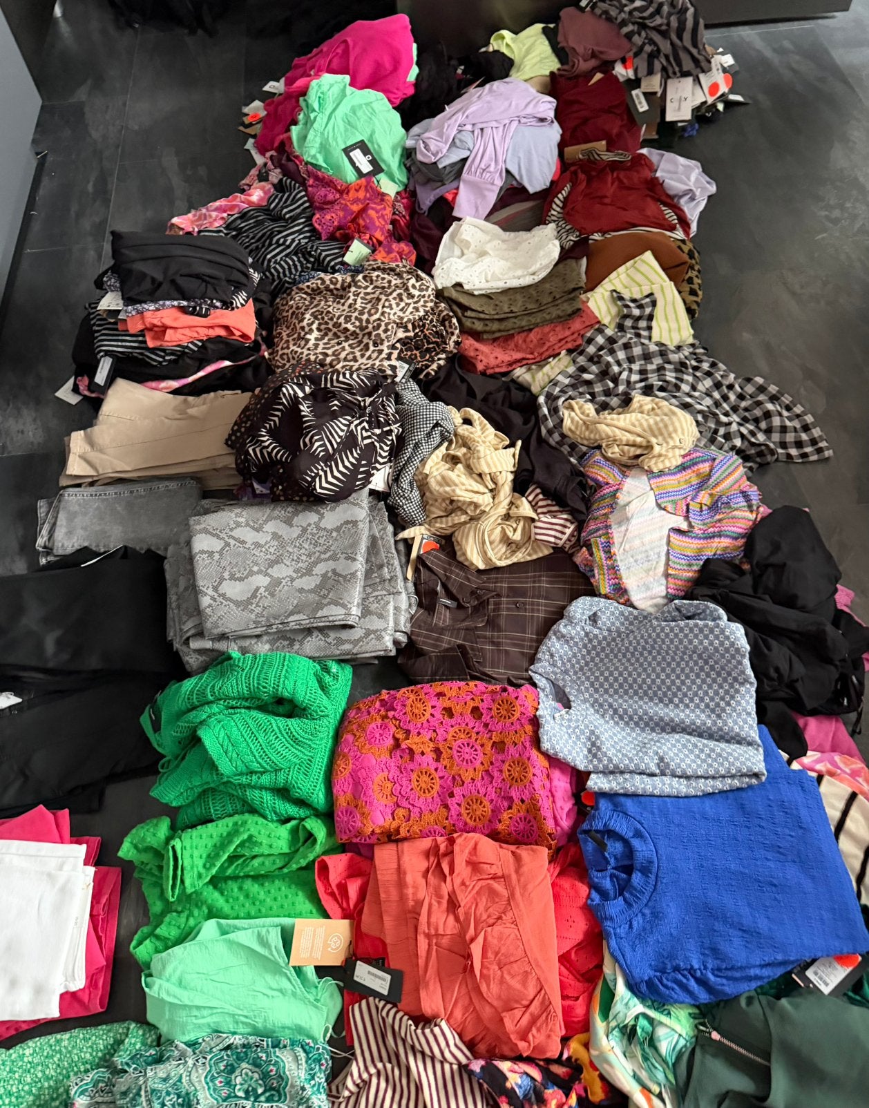 Partij ruim 250 nieuwe dameskleding only vero moda noisy may, Kleding | Dames, Ophalen of Verzenden, Nieuw, Maat 38/40 (M)