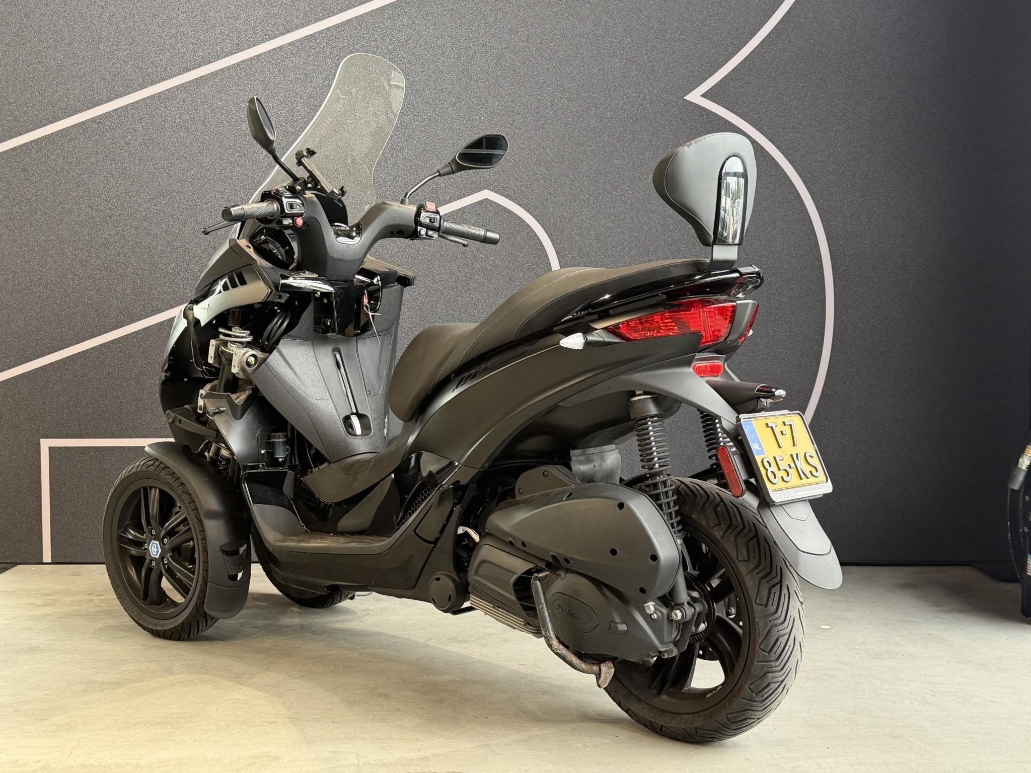 Piaggio 300 MP3 HPE SCHADE weinig gereden!, Scooter, Bedrijf, Piaggio Vespa B.V., Minervum 7272
4817 ZM  Breda, NL