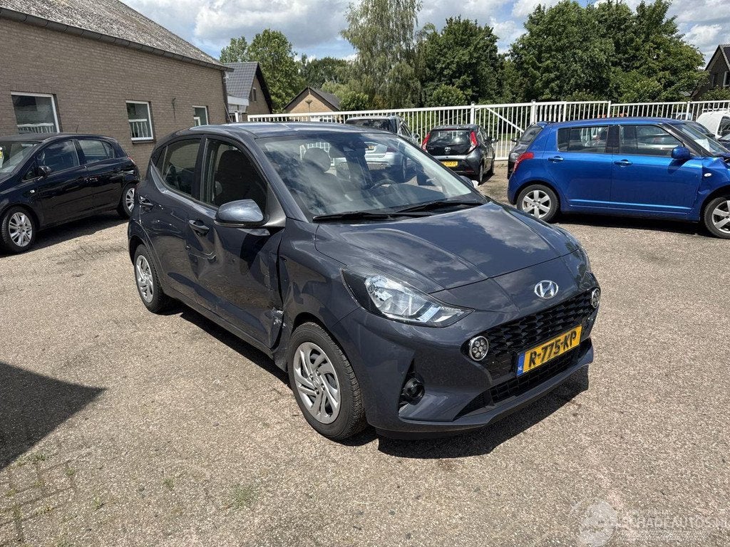 Hyundai i10 1.0 Comfort REST BPM €800,-! (bj 2022), Auto diversen, Schadeauto's, Hyundai Motor Deutschland GmbH, Handgeschakeld